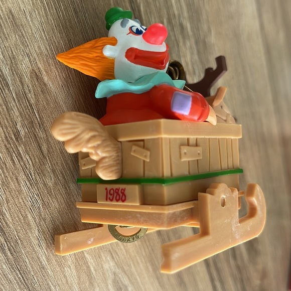 Vintage Hallmark JINGLE BELL Creepy CLOWN Gag Gift Musical Christmas Ornament - Picture 6 of 10